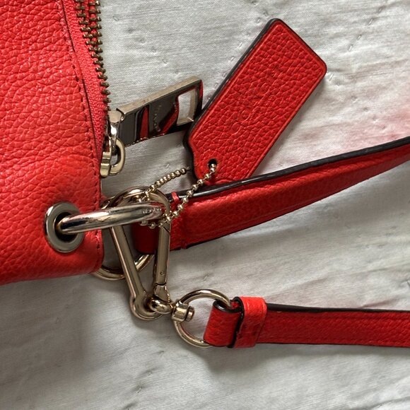 The Charly Coach Red Pebbled Leather Crossbody Shoulder Bag Embossed Carriage - Picture 8 of 10